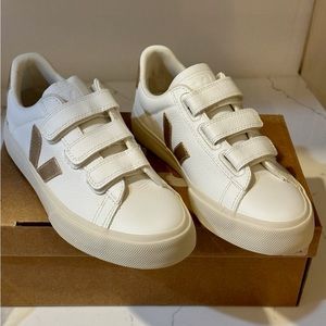 NWT VEJA W Size 38 Sneakers